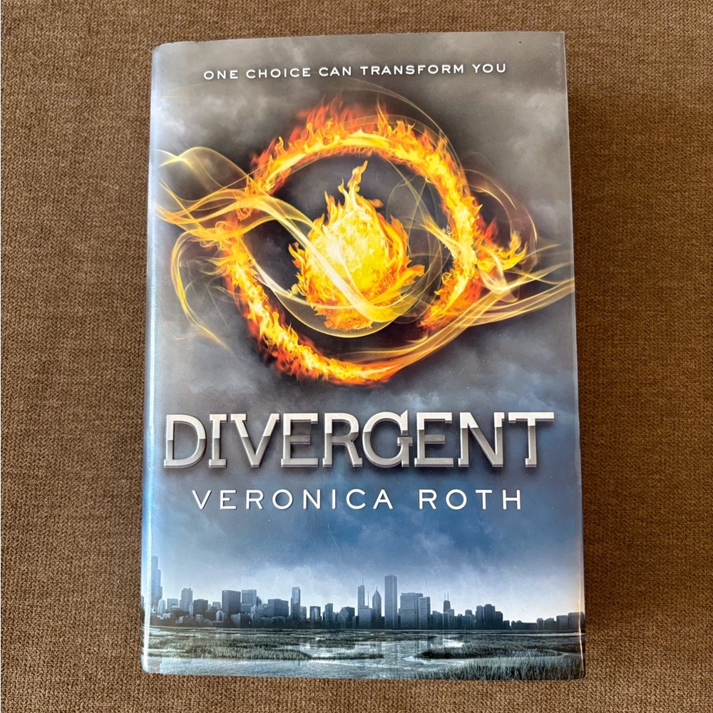 Divergent by Veronica Roth Hardcover